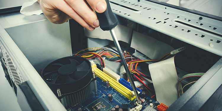 Computer Turns On But Monitor Says No Signal (9 Ways To Fix) 6 Check PC’s Hardware