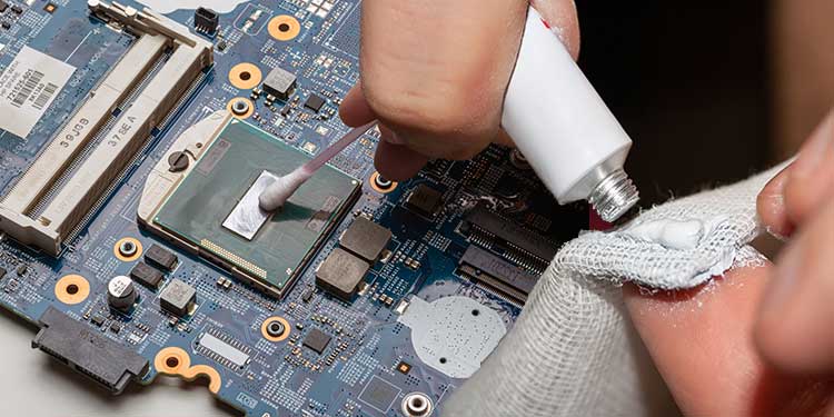 clean thermal paste with cloth