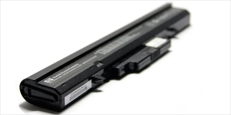 Laptop Keeps Shutting Off? Here's How to Fix It 2 laptop-battery